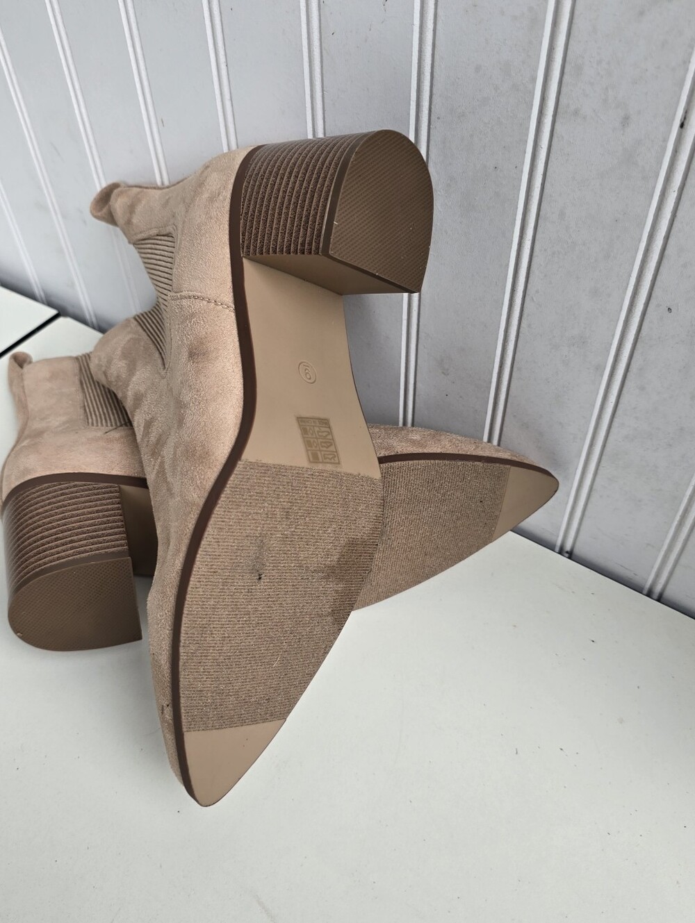 Dream Pairs Suede Chelsea Ankle Boots Beige Tan Block Heel Pointed Toe Size 9 - Picture 5 of 5